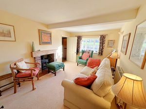 Lounge- click for photo gallery